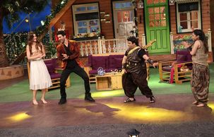 Kiku Sharda, Sumona Chakravarti, Sushant Singh Rajput, and Kriti Sanon in The Kapil Sharma Show (2016)