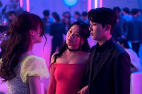 Gia Kim, Anna Cathcart, and Minyeong Choi in XO, Kitty (2023)
