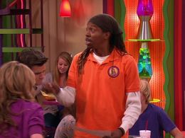 Nathan Kress, Jennette McCurdy, and Boogie in iCarly (2007)