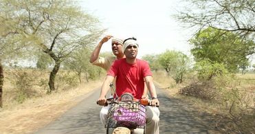 Makarand Anaspure and Sandeep Pathak in Rangaa Patangaa (2015)