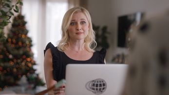 Katherine Bailess in A Date by Christmas Eve (2019)