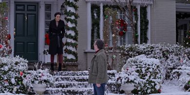 Emmanuelle Chriqui and Jean-Michel Le Gal in The Knight Before Christmas (2019)