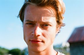 Rudy Pankow on set in Outer Banks (2020)