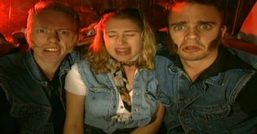 Fredde Granberg and Peter Settman in Ronny & Ragge: Rara Söta Anna (1993)