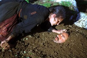 Vincenzo Amato and Aurora Quattrocchi in Golden Door (2006)