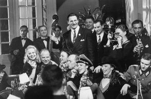 Liam Neeson, Agnieszka Krukówna, Krzysztof Luft, Friedrich von Thun, and Marta Bizon in Schindler's List (1993)