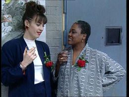 Marjolein Keuning and Jetty Mathurin in Vrouwenvleugel (1993)