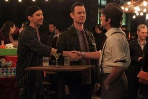Colin Hanks and Matt McConkey in Happy Endings (2011)