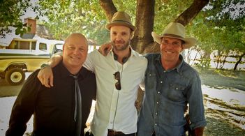 Jeff T. Thomas on set with Dennis Quaid and Michael Chiklis.
