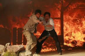 Mun-shik Lee and Kyu-han Lee in Mapado 2: Back to the Island (2007)