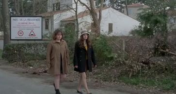 Roxane Mesquida and Anaïs Reboux in Fat Girl (2001)