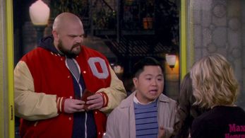 Patrick Cox and Matthew Moy in 2 Broke Girls (2011)