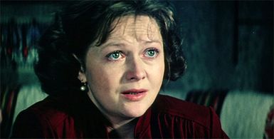 Natalya Gundareva in Odinokim predostavlyaetsya obshchezhitiye (1984)