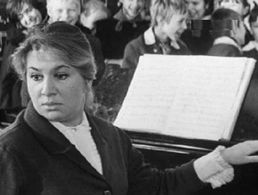 Inna Ulyanova in Chudak iz pyatogo B (1972)