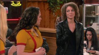 Fay Wolf and Kat Dennings in 2 Broke Girls (2011)