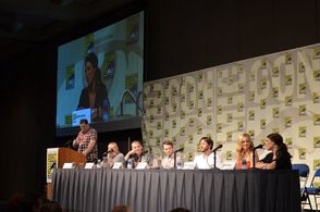 Elijah Wood, Jason Gann, Dorian Brown Pham, and Fiona Gubelmann in Wilfred (2011)