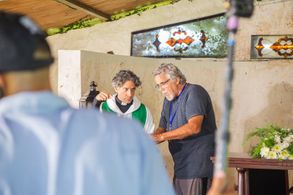 Luis Del Valle como Sacerdote en 