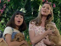 Stephanie Koyano and Mary Bartram in Kidsongs (1987)