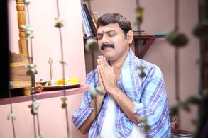 Makarand Anaspure in Angarki (2013)