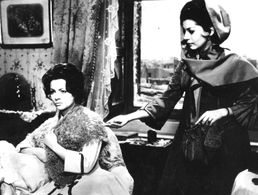 Luisa Mattioli and Sara Montiel in La bella Lola (1962)