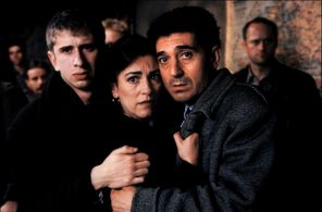 Gabino Diego, Carmen Maura, and Andrés Pajares in Oh, Carmela! (1990)