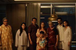 Raj Babbar, Ayesha Jhulka, Atul Kulkarni, Ratna Pathak Shah, Meenal Sahu, Ahaan Saboo, Raunaq Kamdar, and Sanah Kapoor i