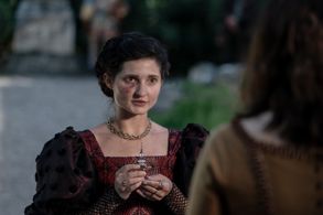 Ruby Bentall in The Serpent Queen (2022)