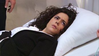 Duygu Yetis in Krem (2012)