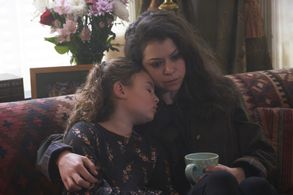 Tatiana Maslany and Skyler Wexler in Orphan Black (2013)