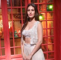 Amyra Dastur in The Kapil Sharma Show: Khalnayak of Indian Cinema (2019)
