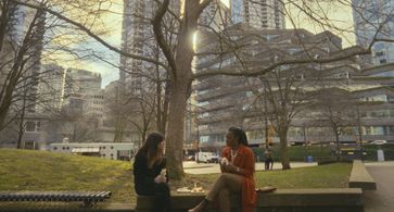 Jojo T. Gibbs and Daisy Edgar-Jones in Fresh (2022)