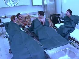 Vassilis Haralambopoulos in Eglimata: Episode #2.33 (2000)