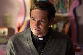 Henry Thomas in Ouija: Origin of Evil (2016)