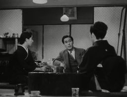 Shin Saburi, Yoshiko Tsubouchi, and Mitsuko Yoshikawa in The Brothers and Sisters of the Toda Family (1941)