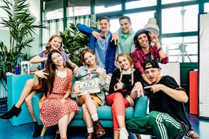 Olivia-Mai Barrett and cast BTS on Penny On M.A.R.S for Disney Channel