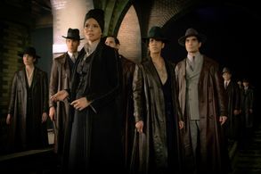 Carmen Ejogo, Rich Hardesty, Andreea Paduraru, Akin Gazi, Walles Hamonde, and Dominique Tipper in Fantastic Beasts and W