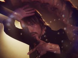 Jordan Haj in Jordan Haj & Emma Smetana: Dopamine (2022)