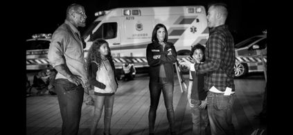 Neve Campbell, Dwayne Johnson, Rawson Marshall Thurber, Noah Cottrell, and McKenna Roberts in Skyscraper (2018)