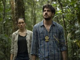 Still of Marco Pigossi and Áurea Maranhão in Invisible City