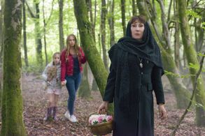 Anjelica Huston, Tallulah Evans, and Dixie Egerickx in The Watcher in the Woods (2017)