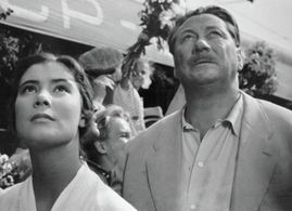 Vasiliy Merkurev and Tatyana Samoylova in The Cranes Are Flying (1957)