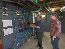 Richard Trethewey and Kevin O'Connor in This Old House (1979)