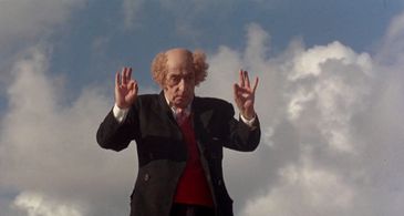 Totò in The Witches (1967)