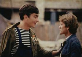 Anatoliy Mateshko and Vladimir Shpudeyko in Ves mir v glazakh tvoikh (1979)