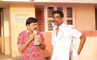 Makarand Anaspure and Sandip Pathak in Dankyavar Danka (2013)