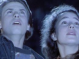 Petra Yared and Zbych Trofimiuk in Sky Trackers (1994)