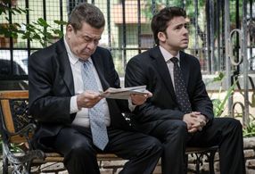 Elías Viñoles in Santos y pecadores (2013)