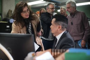 Still of Sara Zandieh directing Incentive on Good Girls