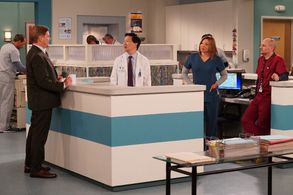 David Foley, Tisha Campbell, Ken Jeong, and Jonathan Slavin in Dr. Ken (2015)