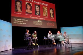 Geena Davis, Angela Sarafyan, Ashlie Atkinson, Brianne Howey, and Chelsea Javier